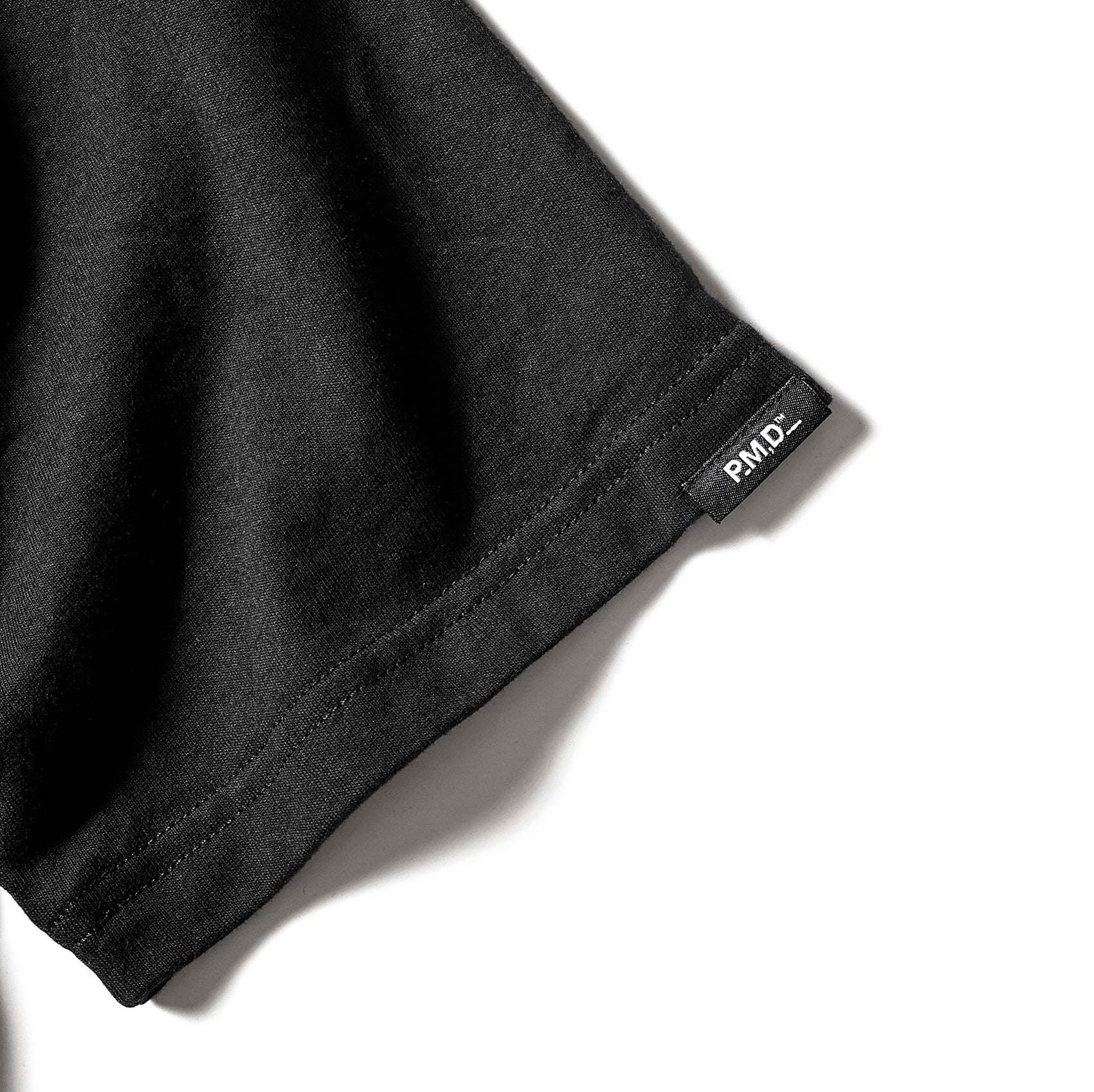 BLACK ROLL TEE
