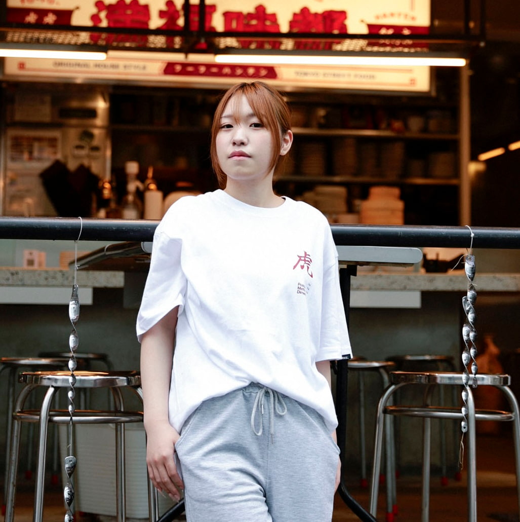 WIRE SHELF CAMERA TEE / White