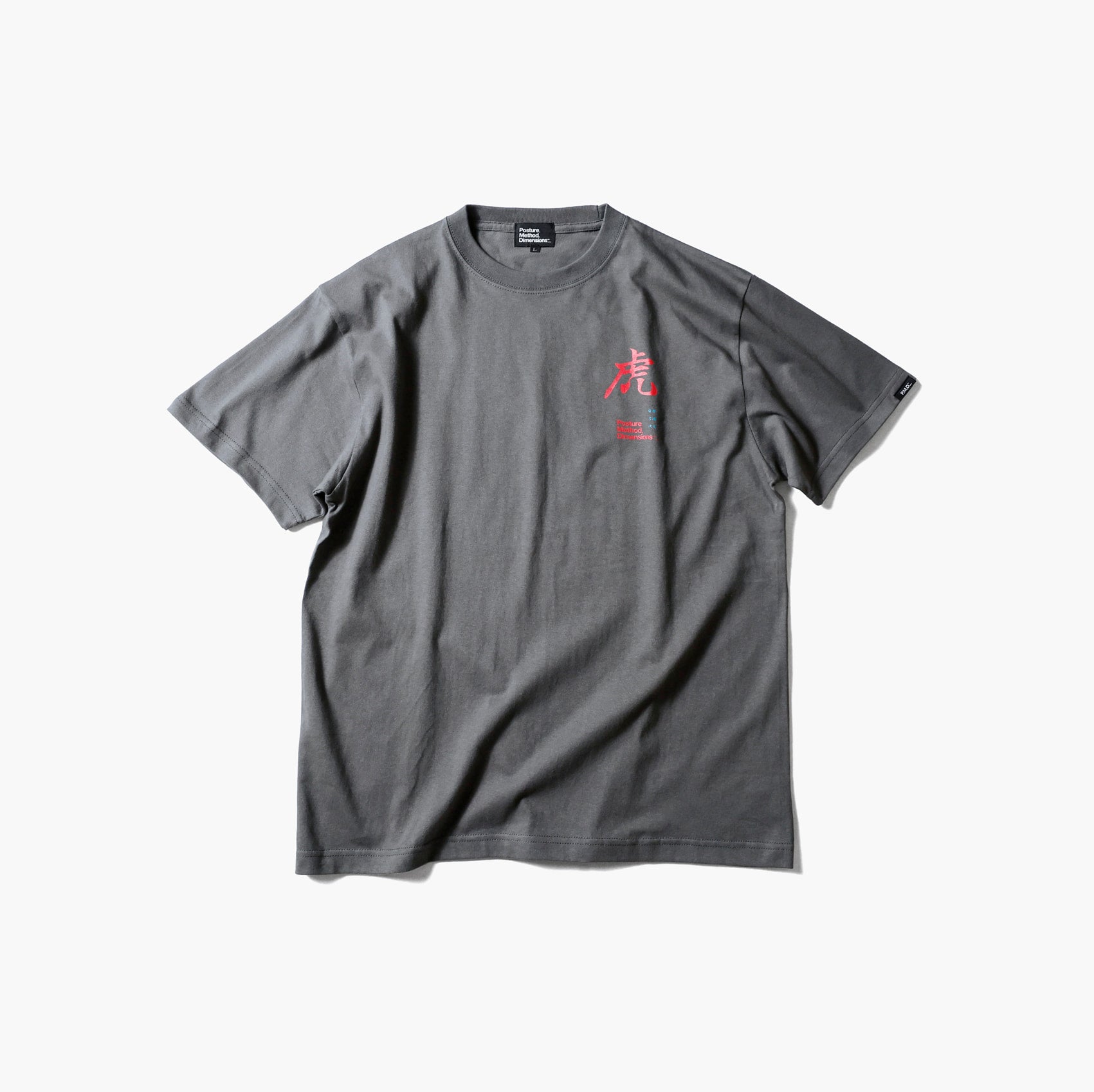 WIRE SHELF CAMERA TEE / Charcoal Gray